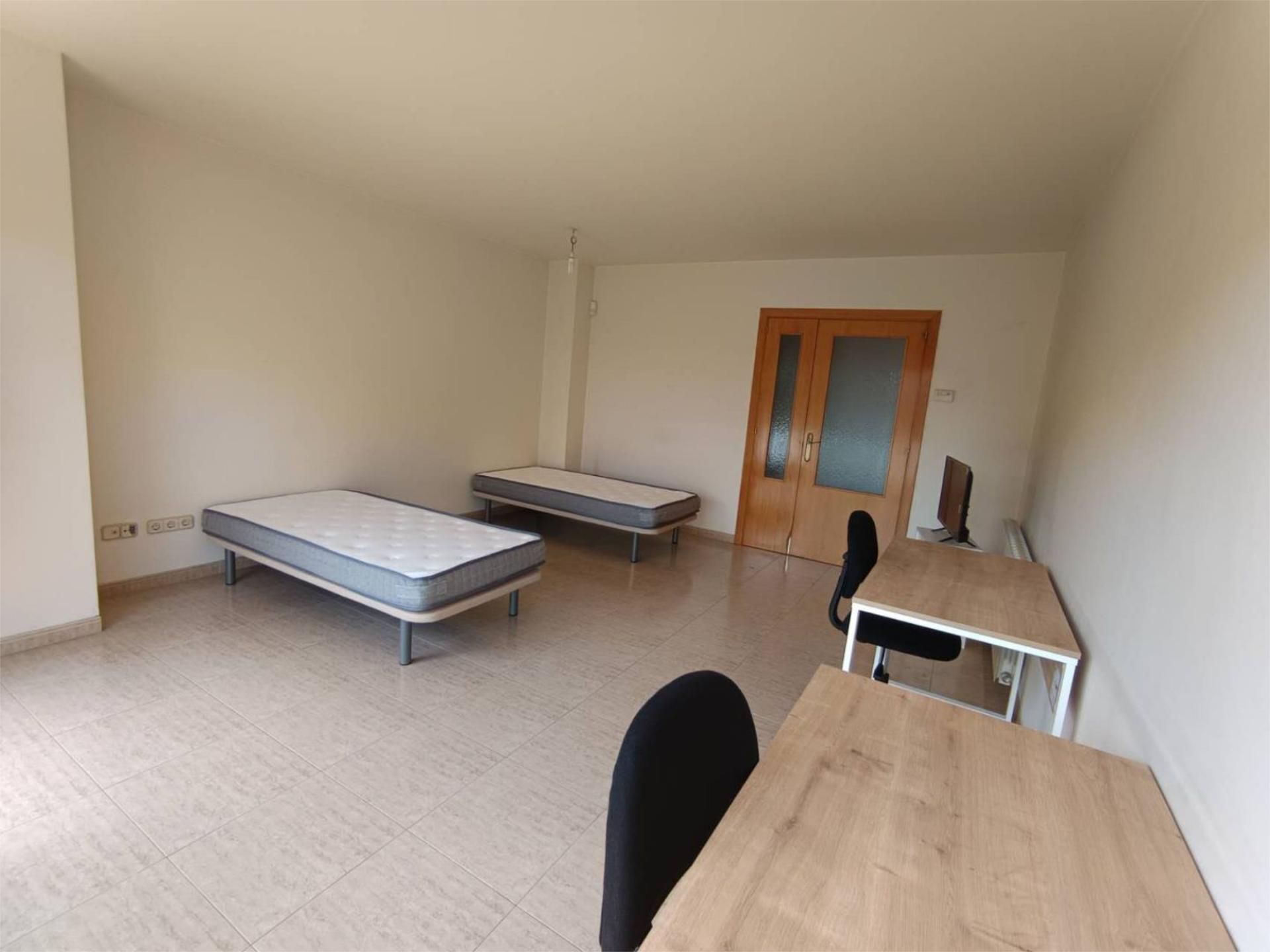 Flat to share in Passeig dels Països Catalans, 52, Veïnat
