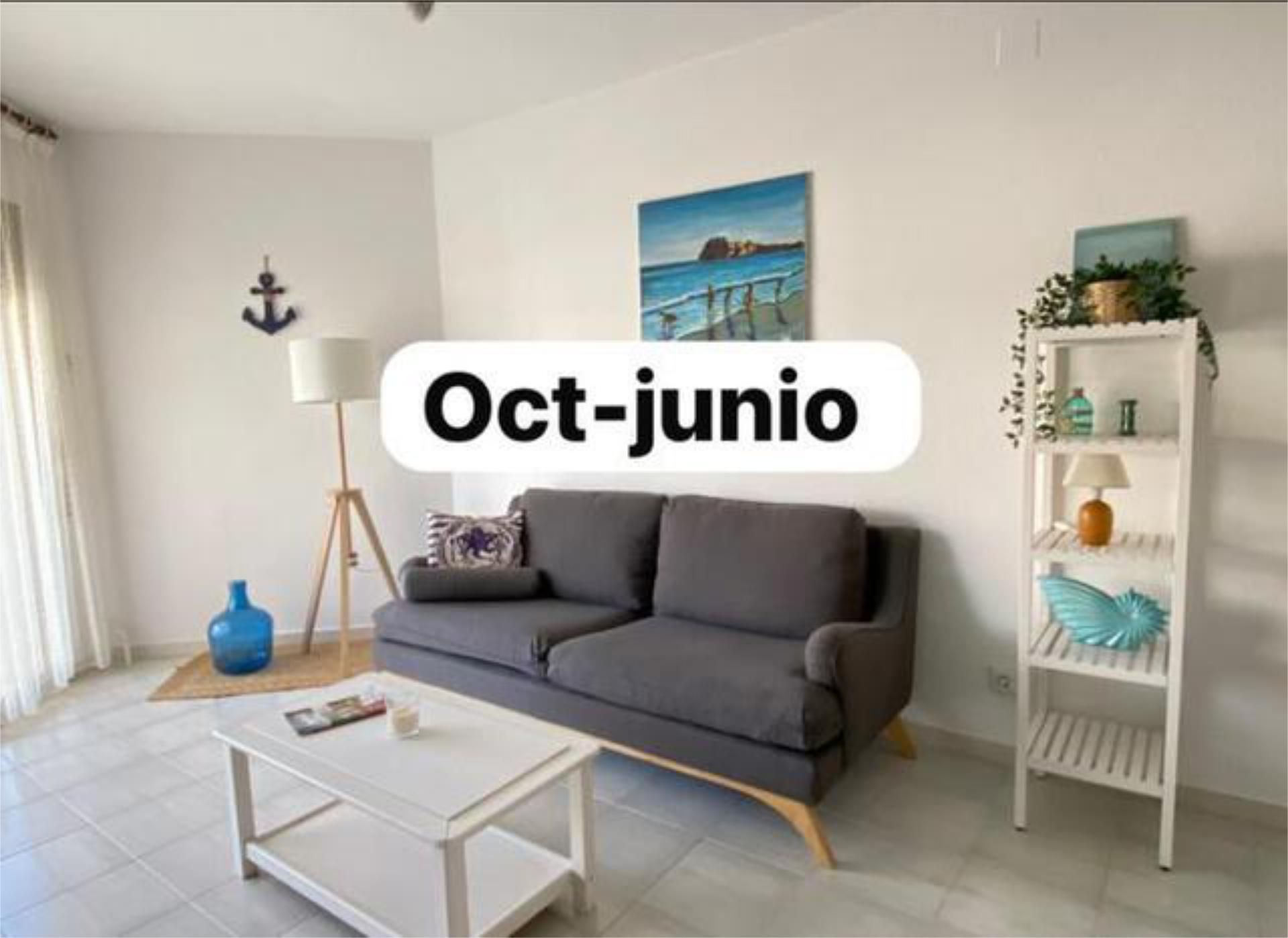 Sala d'estar de Apartament de lloguer en Cambrils amb Calefacció, Jardí privat i Terrassa