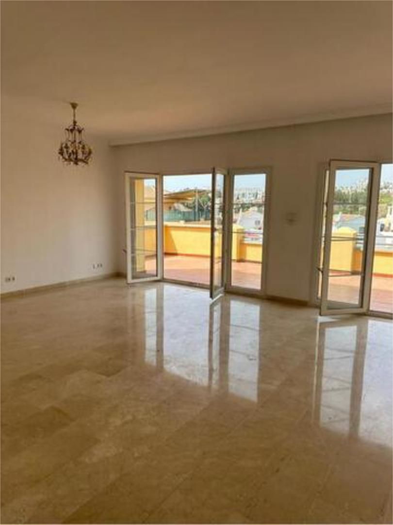 Sala d'estar de Casa adosada de lloguer en Mijas amb Terrassa i Piscina