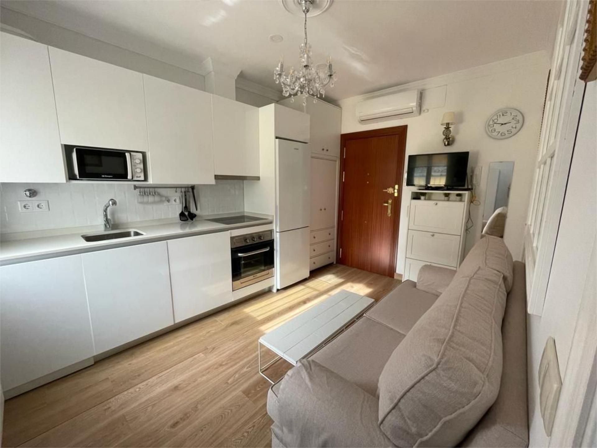 Living room of Apartment to rent in  Sevilla Capital  with Air Conditioner, Swimming Pool and Balcony
