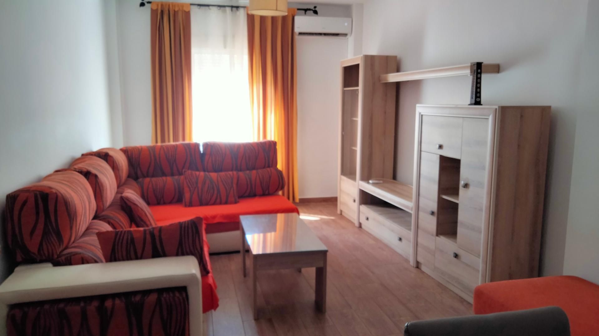 Sala d'estar de Pis de lloguer en Rus amb Aire condicionat, Moblat i Forn