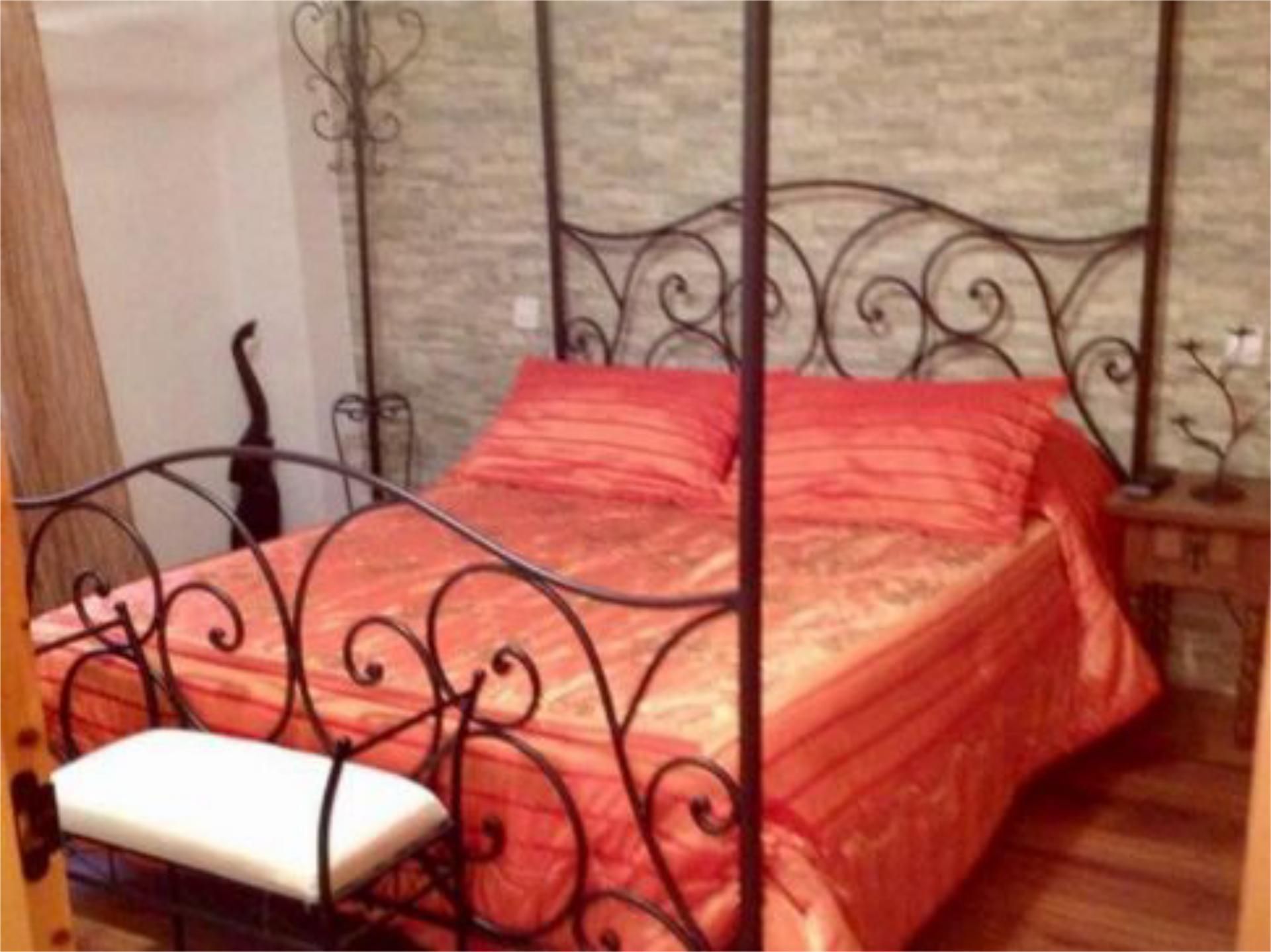 Habitación de Piso de alquiler en Cuenca Capital con Calefacción, Parquet y Amueblado