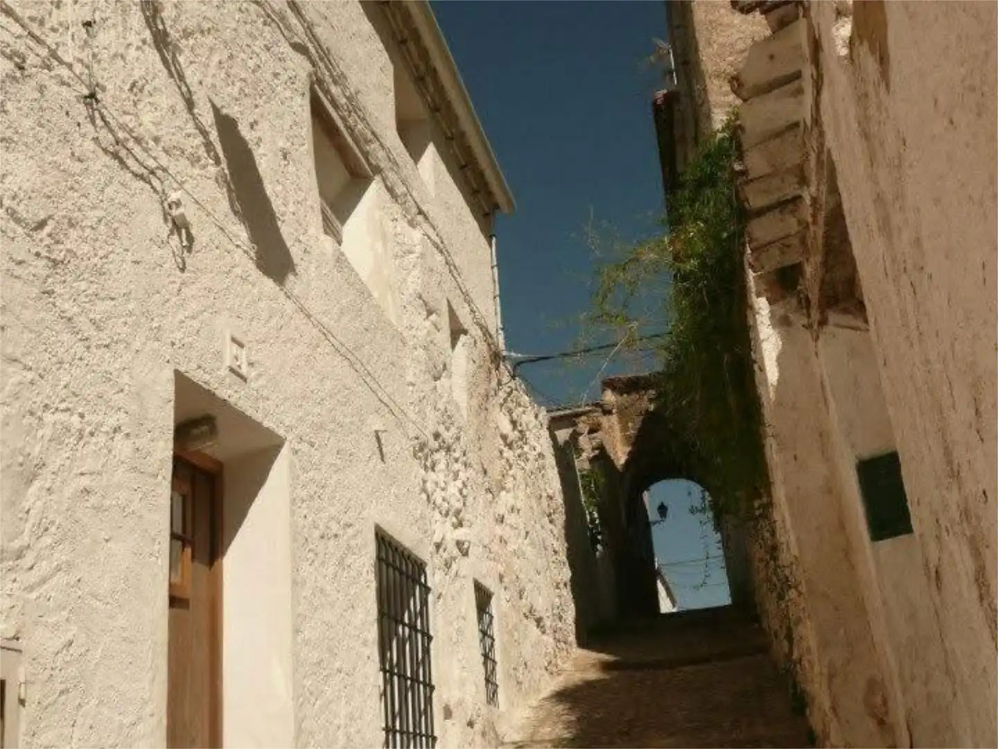 Casa adosada en venta en Calle Caballeros Santiaguistas, 4, Segura de la Sierra Vista exterior de Casa adosada en venta en Segura de la Sierra con Calefacción, Terraza y Balcón