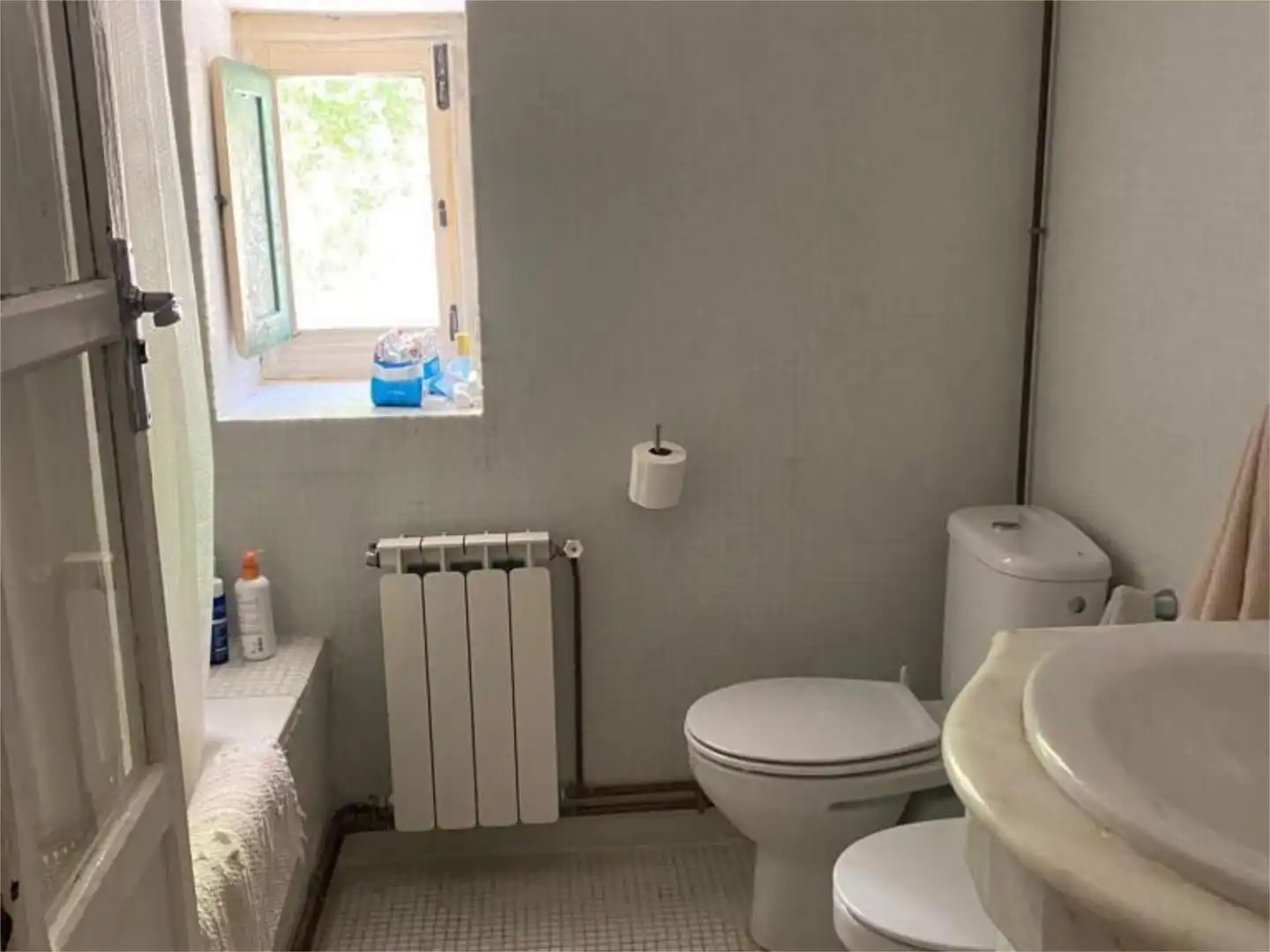 Casa adosada en venta en Calle Caballeros Santiaguistas, 4, Segura de la Sierra Baño de Casa adosada en venta en Segura de la Sierra con Calefacción, Terraza y Balcón