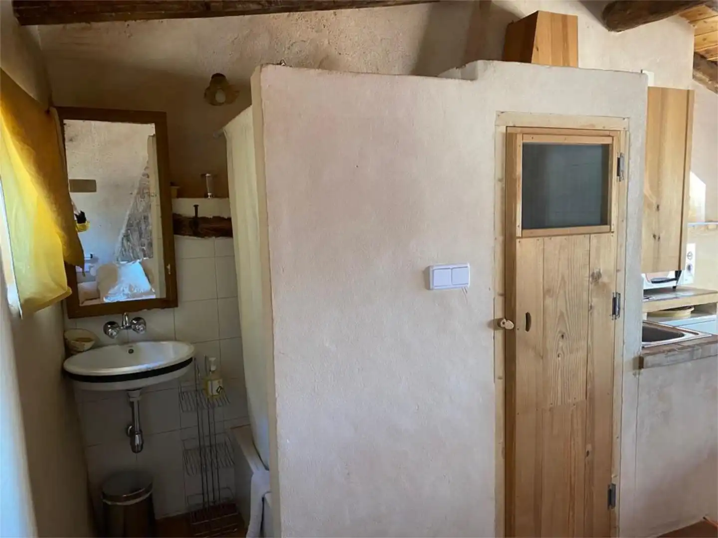 Casa adosada en venta en Calle Caballeros Santiaguistas, 4, Segura de la Sierra Baño de Casa adosada en venta en Segura de la Sierra con Calefacción, Terraza y Balcón