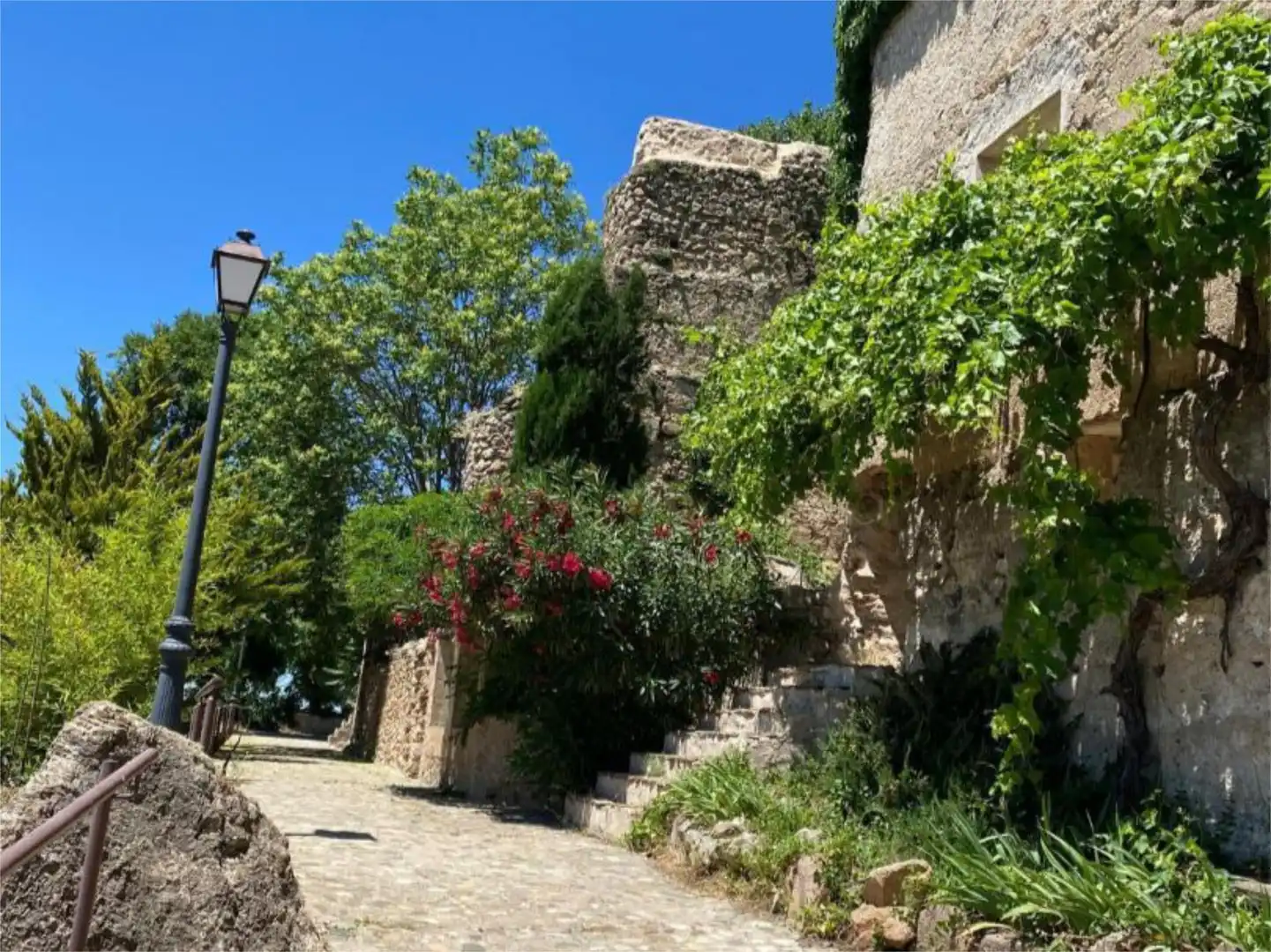 Casa adosada en venta en Calle Caballeros Santiaguistas, 4, Segura de la Sierra Vista exterior de Casa adosada en venta en Segura de la Sierra con Calefacción, Terraza y Balcón