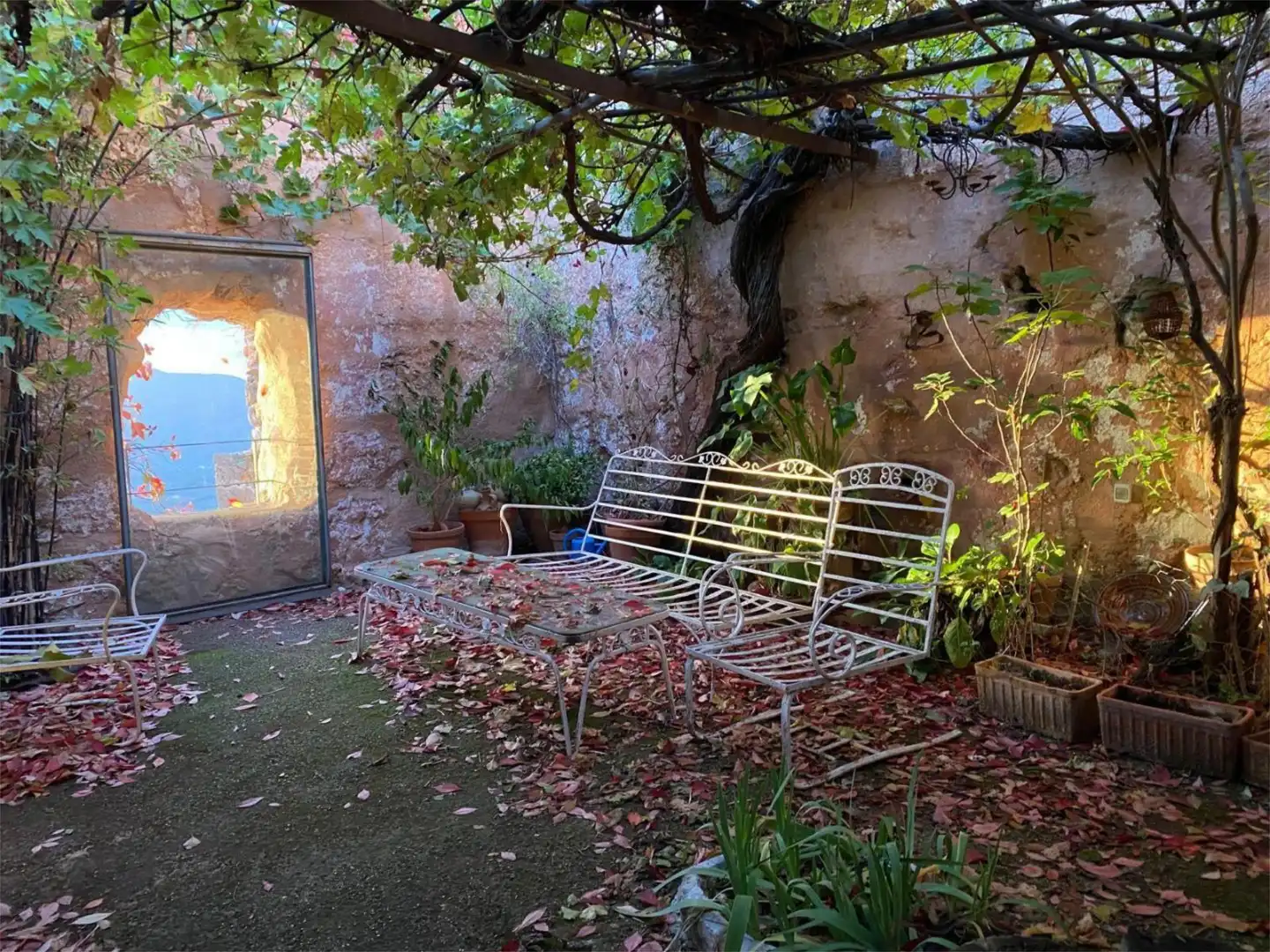 Casa adosada en venta en Calle Caballeros Santiaguistas, 4, Segura de la Sierra Jardín de Casa adosada en venta en Segura de la Sierra con Calefacción, Terraza y Balcón
