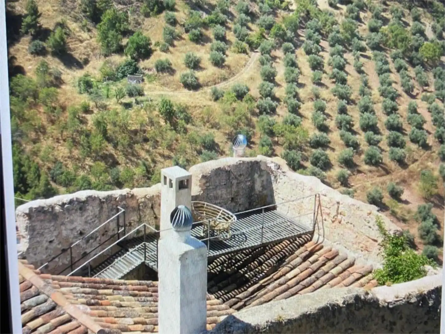 Casa adosada en venta en Calle Caballeros Santiaguistas, 4, Segura de la Sierra Jardín de Casa adosada en venta en Segura de la Sierra con Calefacción, Terraza y Balcón