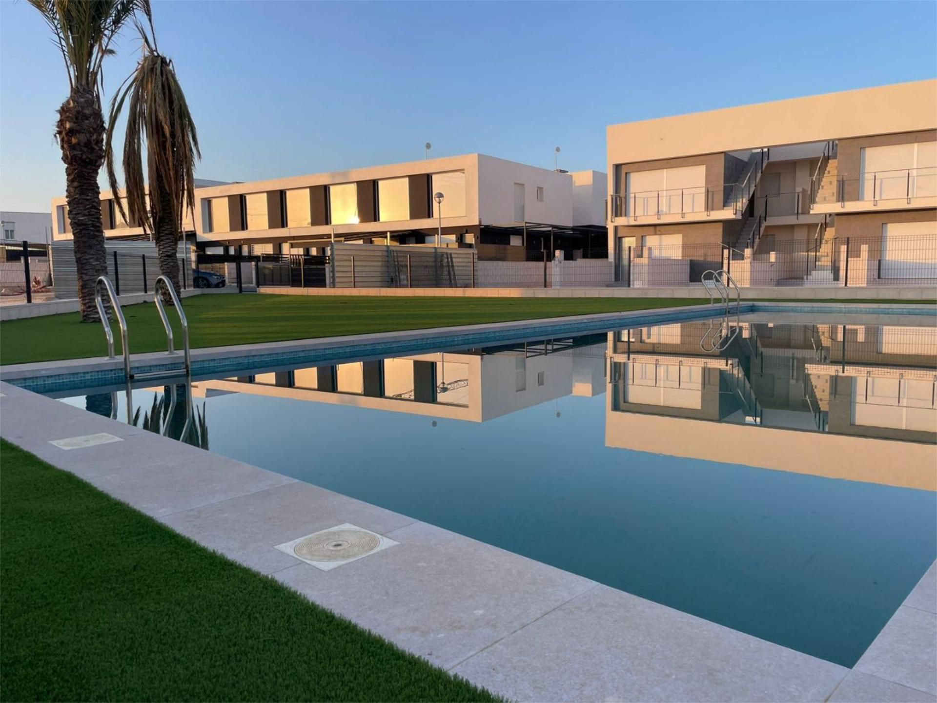 Piscina de Casa adosada de alquiler en Santa Pola con Aire acondicionado, Calefacción y Terraza