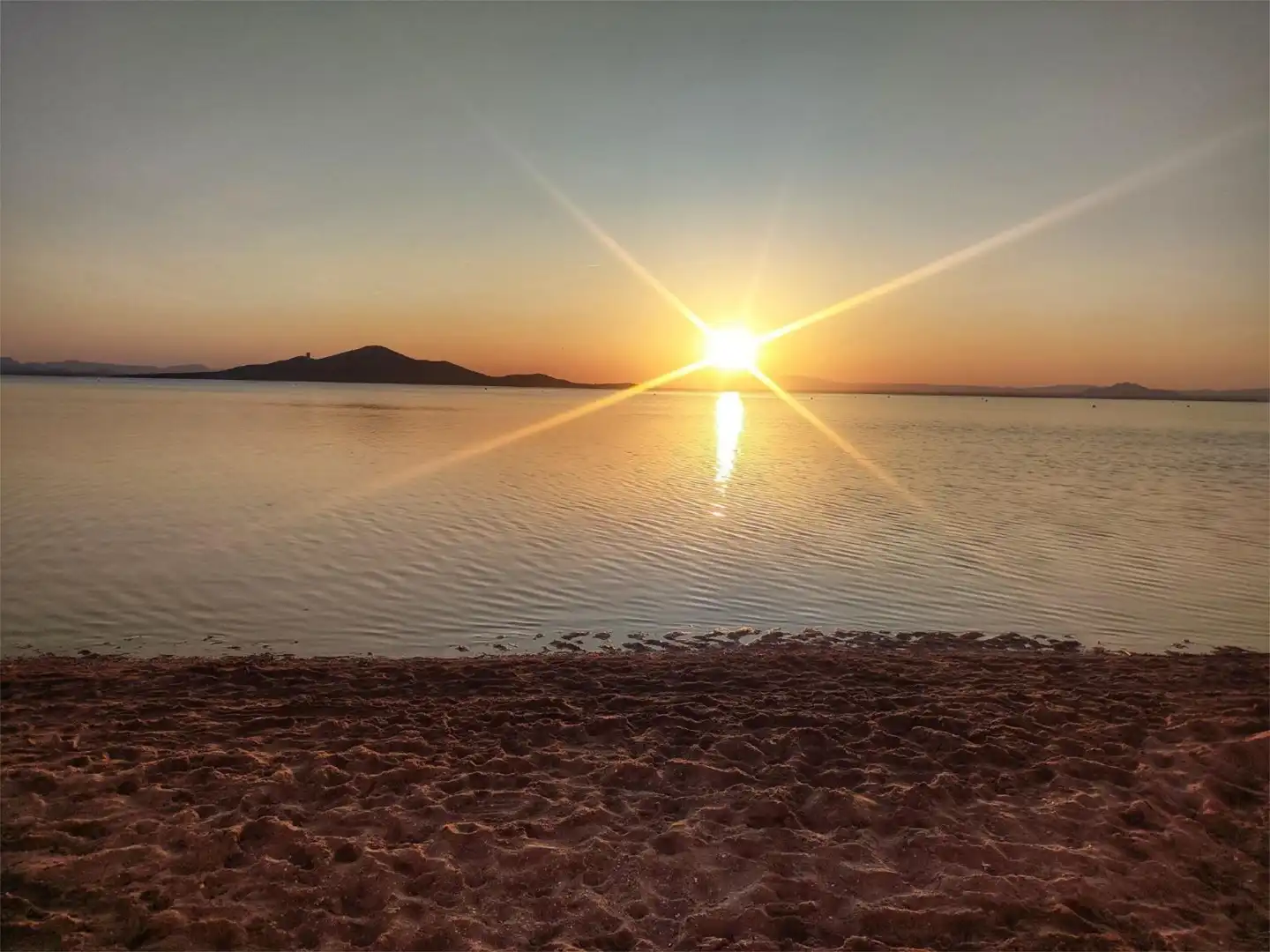 Wohnungen zur Miete in Playa de las Gaviotas - El Pedrucho Außenansicht von Wohnungen zur Miete in La Manga del Mar Menor mit Klimaanlage, Heizung und Terrasse
