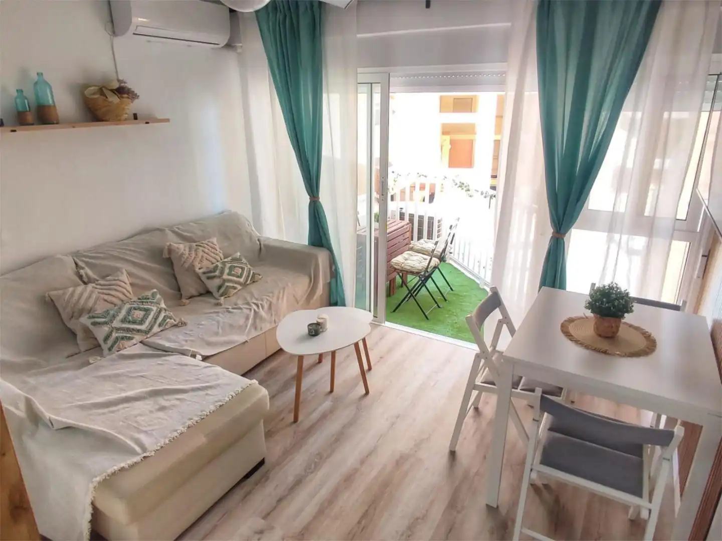 Wohnungen zur Miete in Playa de las Gaviotas - El Pedrucho Schlafzimmer von Wohnungen zur Miete in La Manga del Mar Menor mit Klimaanlage, Heizung und Terrasse