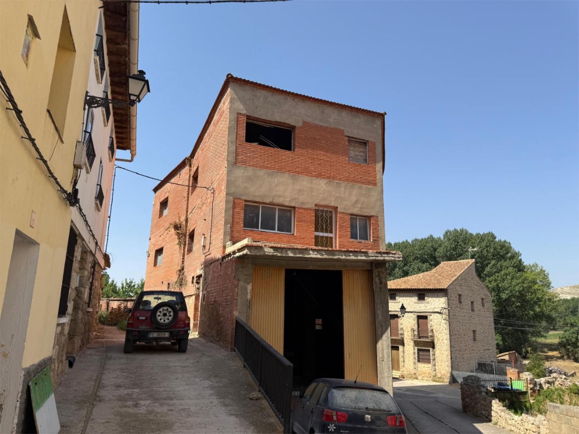 Vista exterior de Casa adosada en venda en Orrios amb Terrassa i Balcó