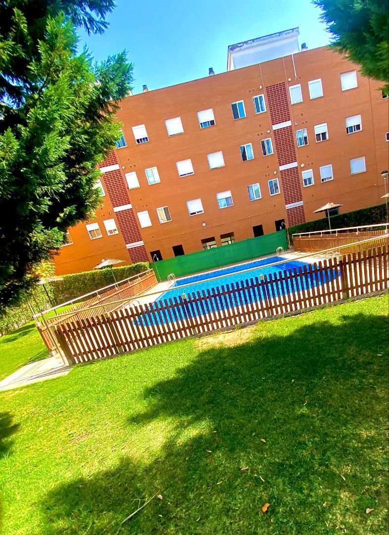 Piscina de Pis de lloguer en Badajoz Capital amb Jardí privat, Terrassa i Piscina