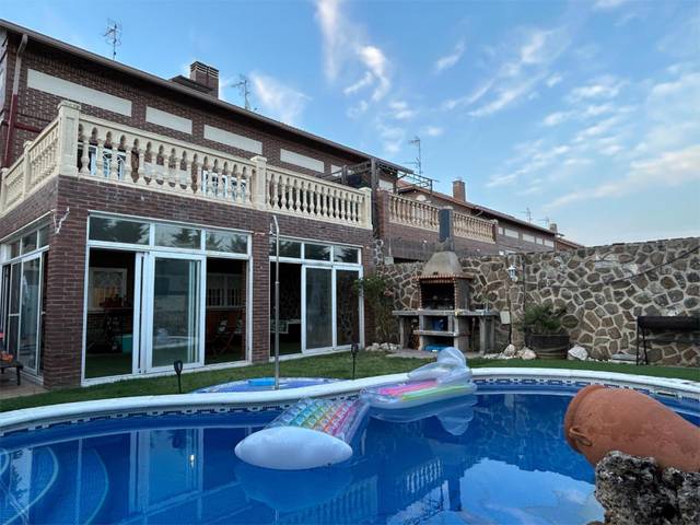 Casa-chalet en Venta en Calle Almena, 35 en Torrecastillo