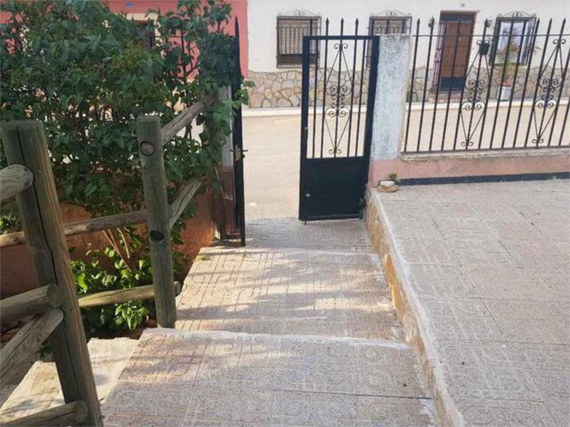 Vista exterior de Casa o xalet en venda en El Peral   amb Calefacció i Jardí privat