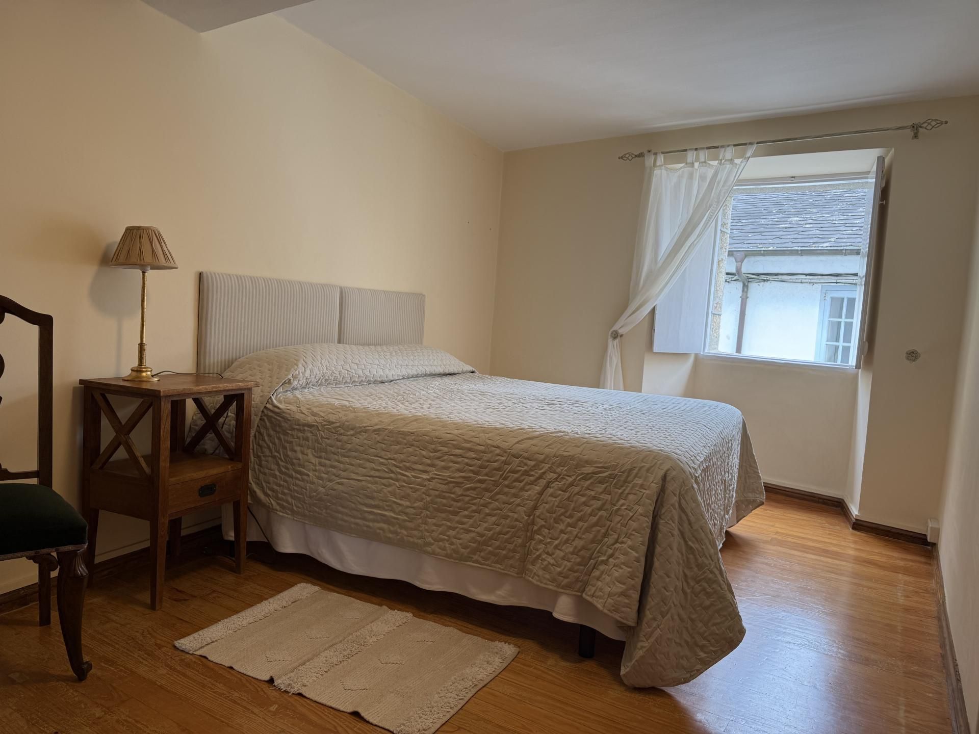 Dormitori de Pis de lloguer en Mondoñedo amb Parquet i Moblat