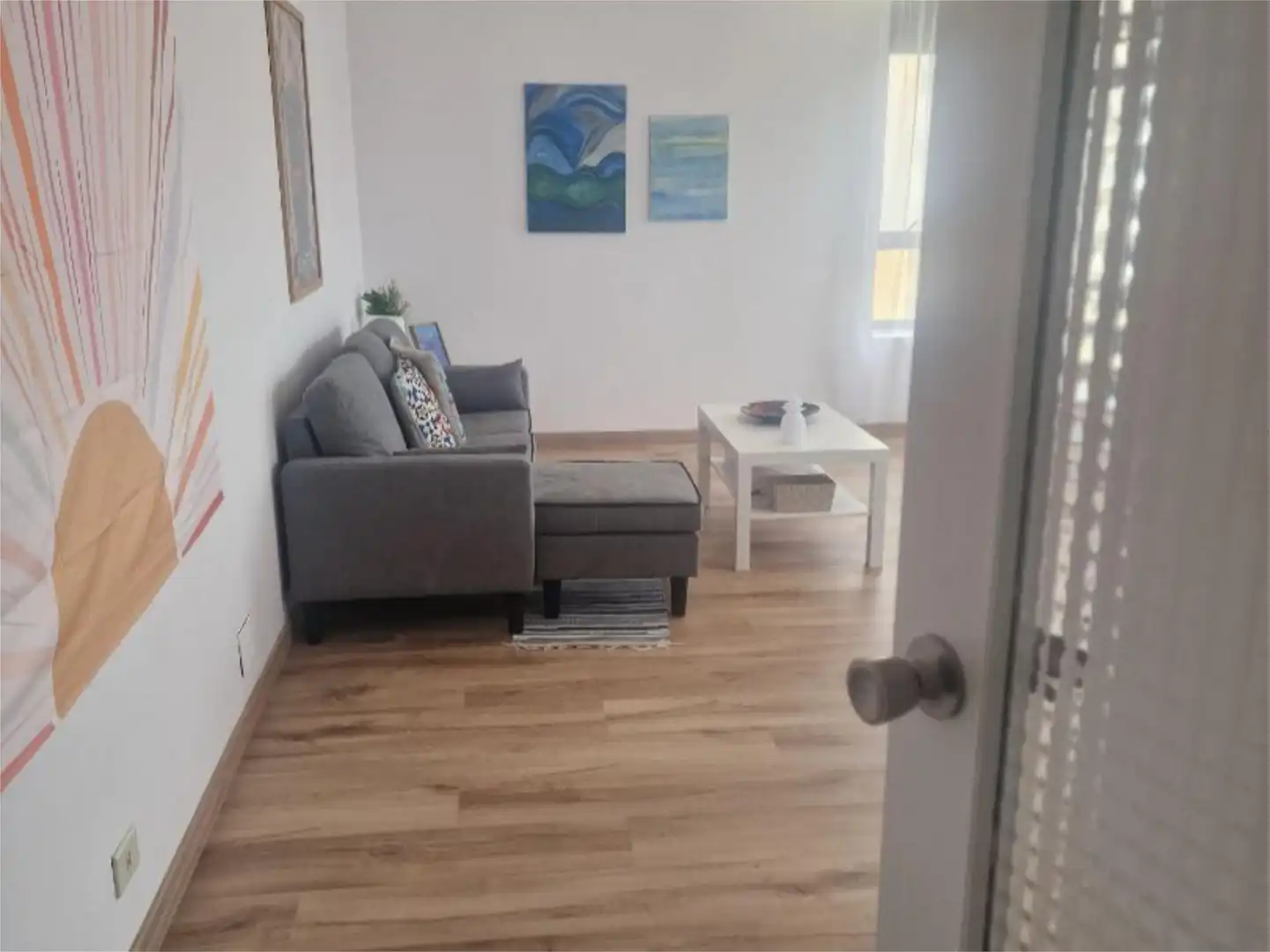 Sala d'estar de Pis per a compartir en Pontevedra Capital  amb Calefacció, Parquet i Traster