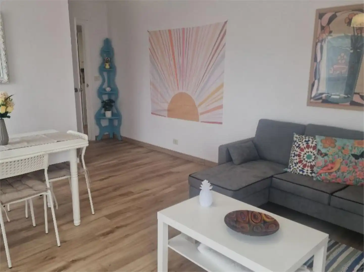 Sala d'estar de Pis per a compartir en Pontevedra Capital  amb Calefacció, Parquet i Traster