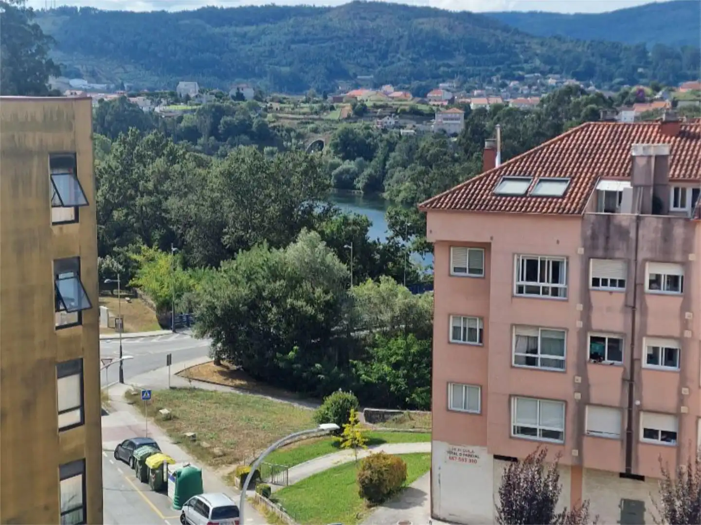 Vista exterior de Pis per a compartir en Pontevedra Capital  amb Calefacció, Parquet i Traster