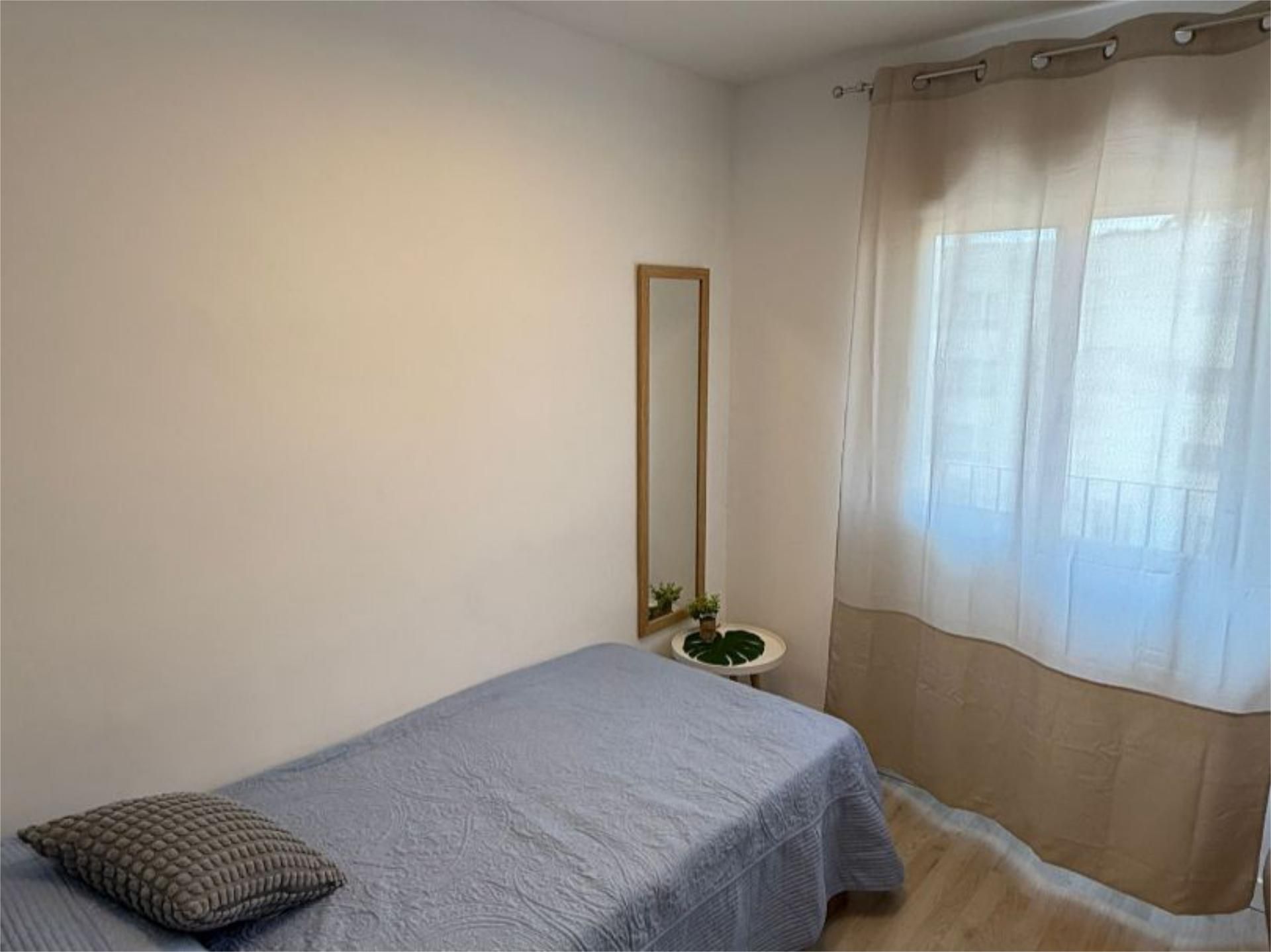 Flat to share in Carrer Sant Antoni, 70, La Constitución - Canaleta
