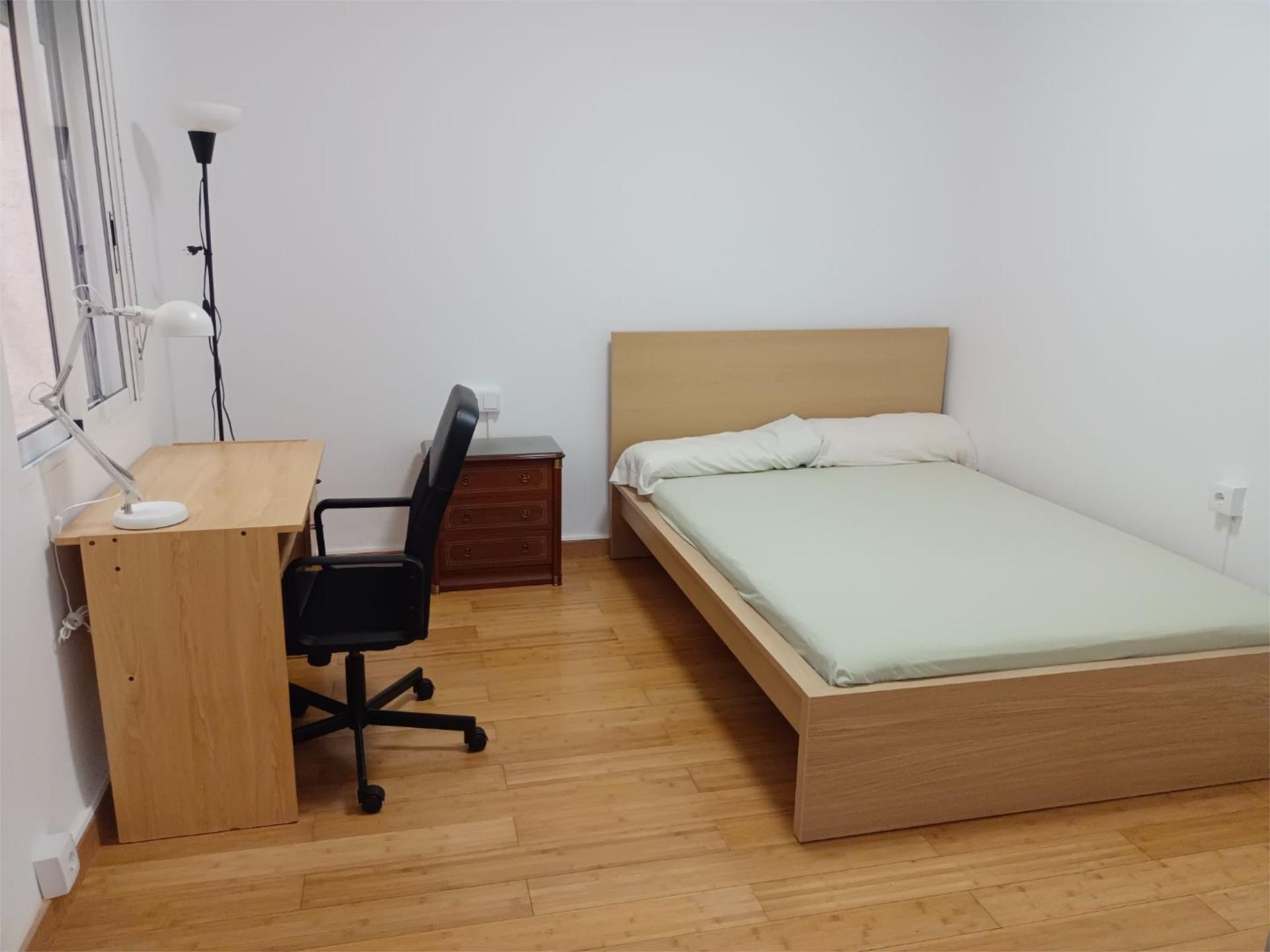 Dormitori de Pis per a compartir en Castellón de la Plana / Castelló de la Plana amb Parquet, Terrassa i Traster