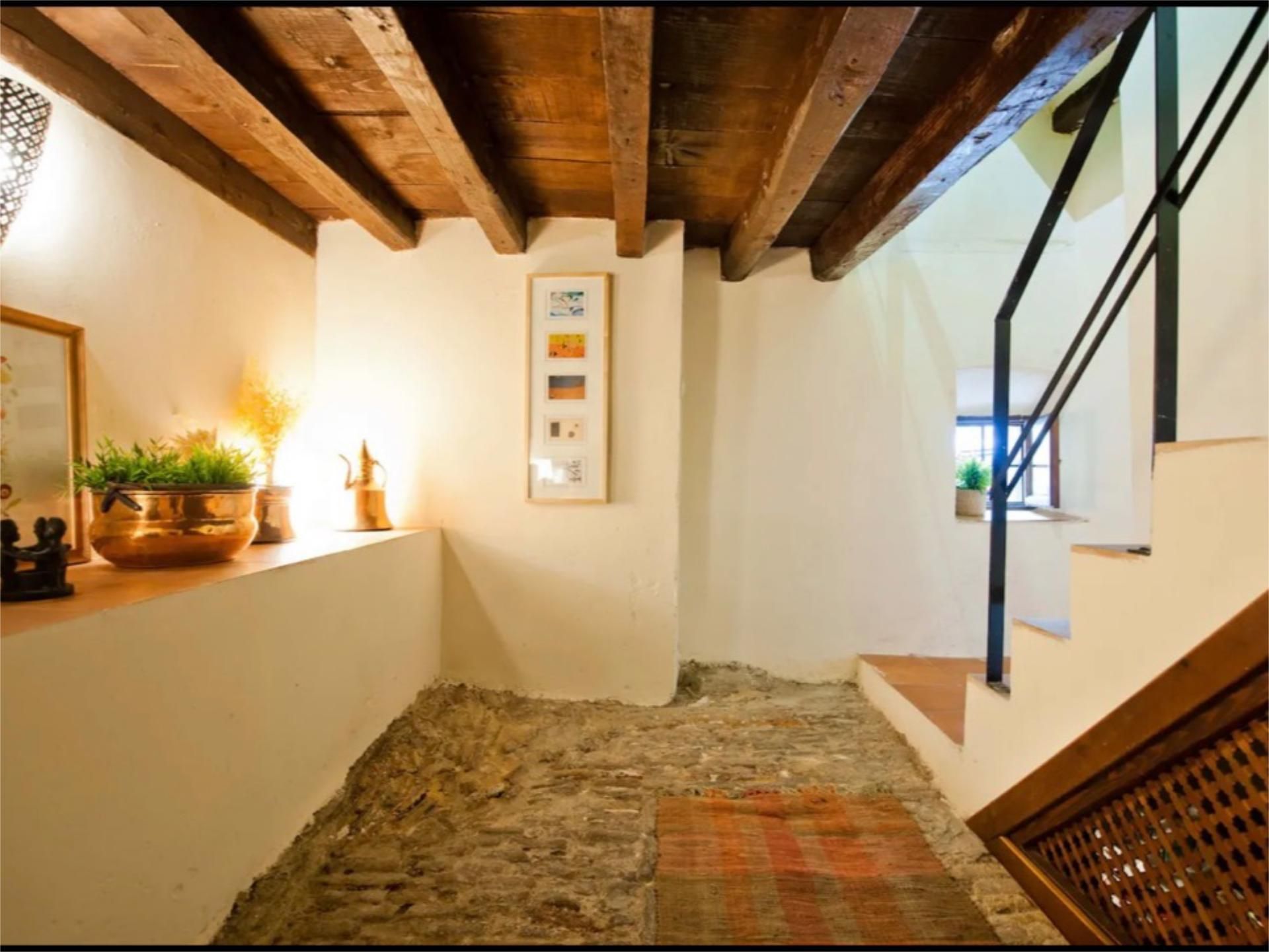 Premises to rent in  Toledo Capital  with Air Conditioner, Heating and Furnished