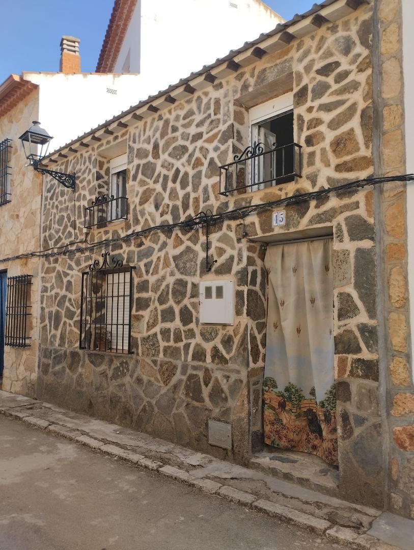 Vista exterior de Casa adosada en venda en Puebla de Almenara amb Moblat, Forn i Rentadora