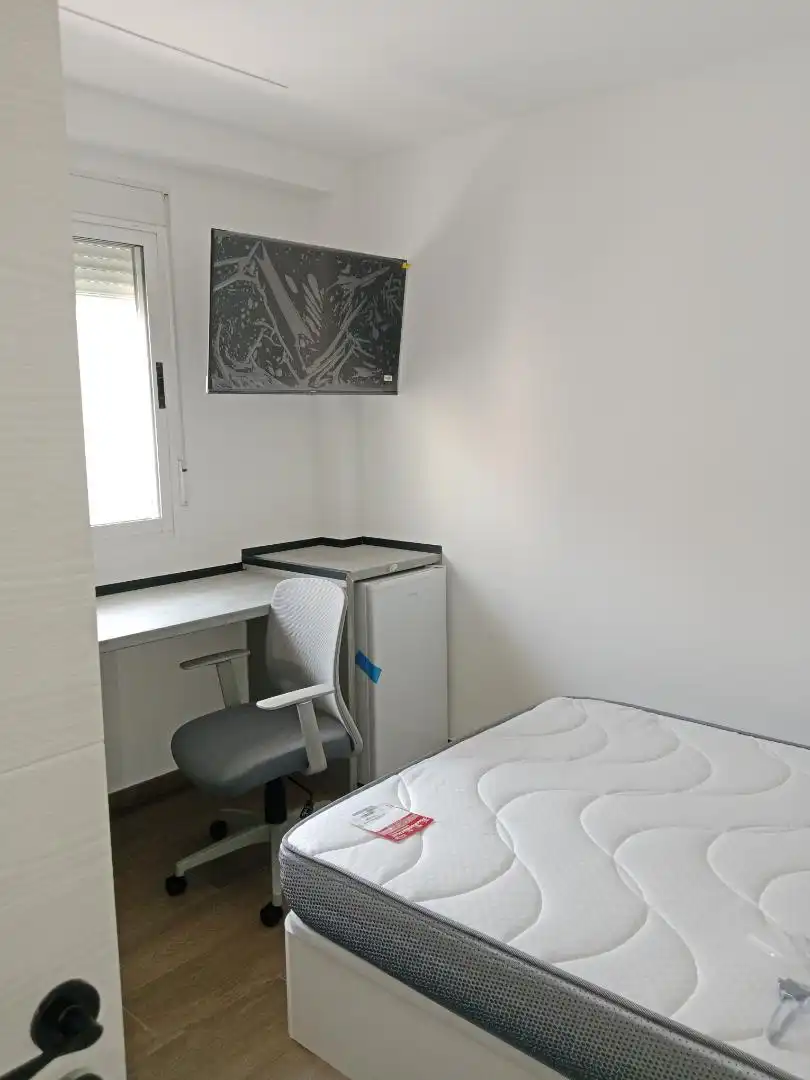 Room in Avinguda de la Llibertat, 55, Norte