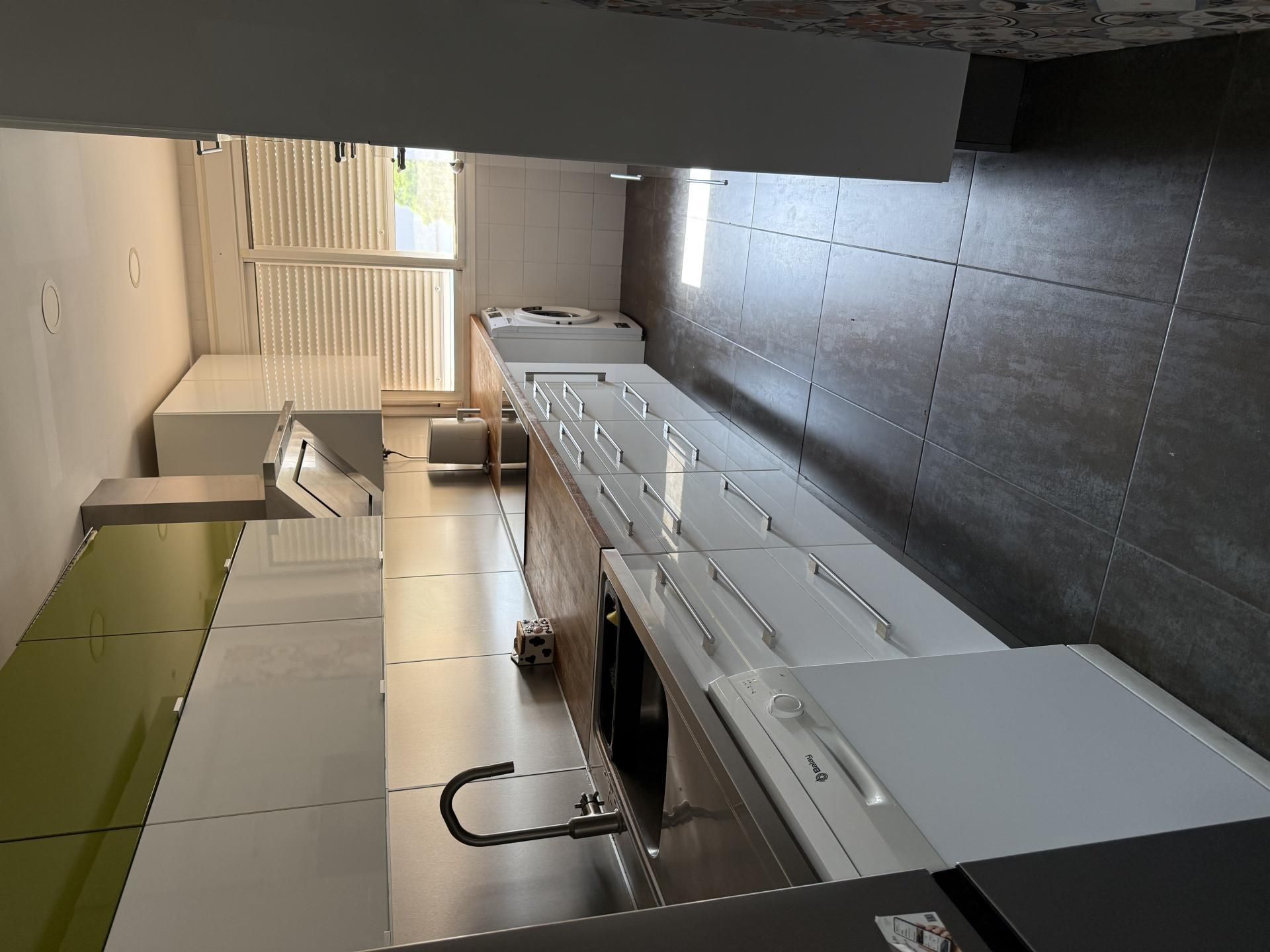 Cuina de Pis de lloguer en Algeciras amb Aire condicionat, Calefacció i Moblat