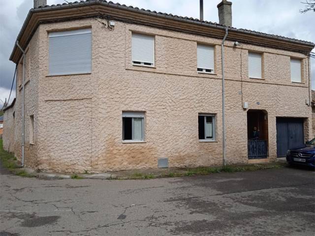 Casa adosada en Venta en Calle Real, 48 en Santa María de Ordás