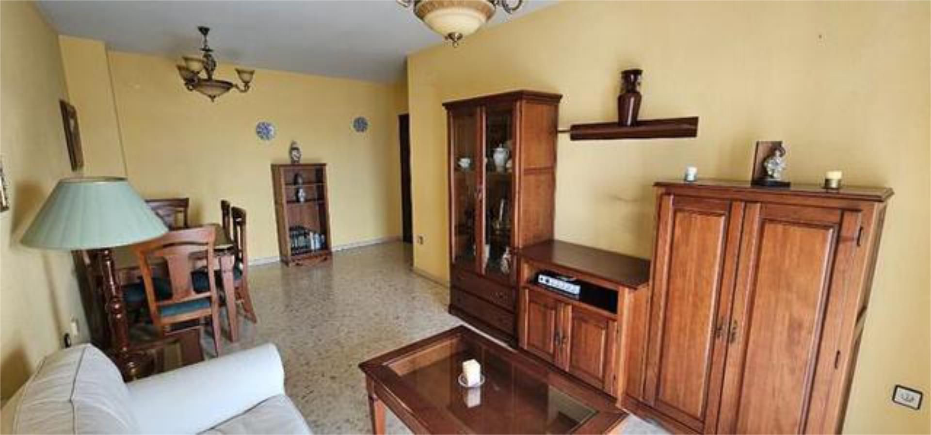 Sala d'estar de Pis de lloguer en La Rinconada amb Calefacció, Jardí privat i Terrassa