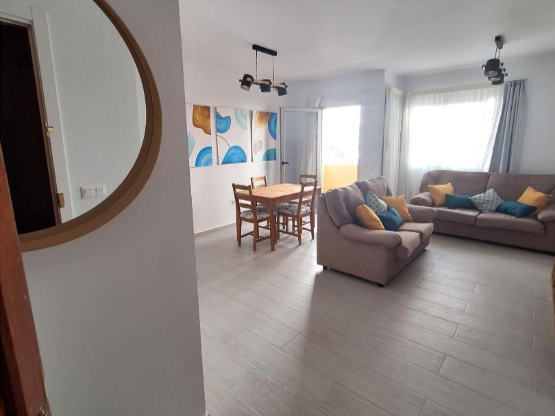 Sala d'estar de Pis de lloguer en  Santa Cruz de Tenerife Capital amb Balcó