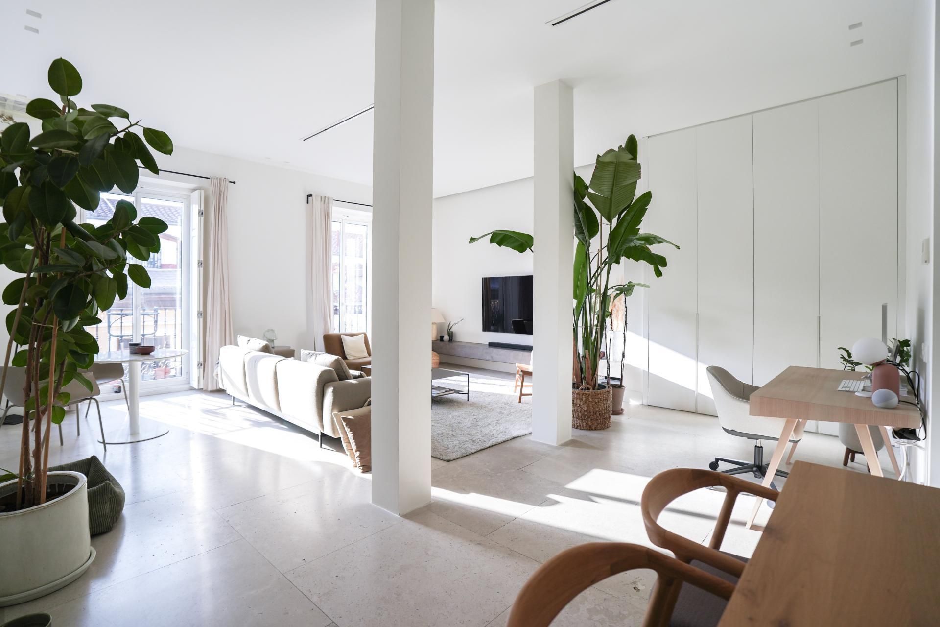 Living room of Flat for sale in  Madrid Capital  with Air Conditioner and Balcony