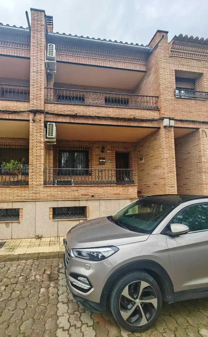Casa adosada en venta en Calle Independencia, 24, Santa Cruz de Mudela Vista exterior de Casa adosada en venta en Santa Cruz de Mudela con Aire acondicionado, Calefacción y Amueblado