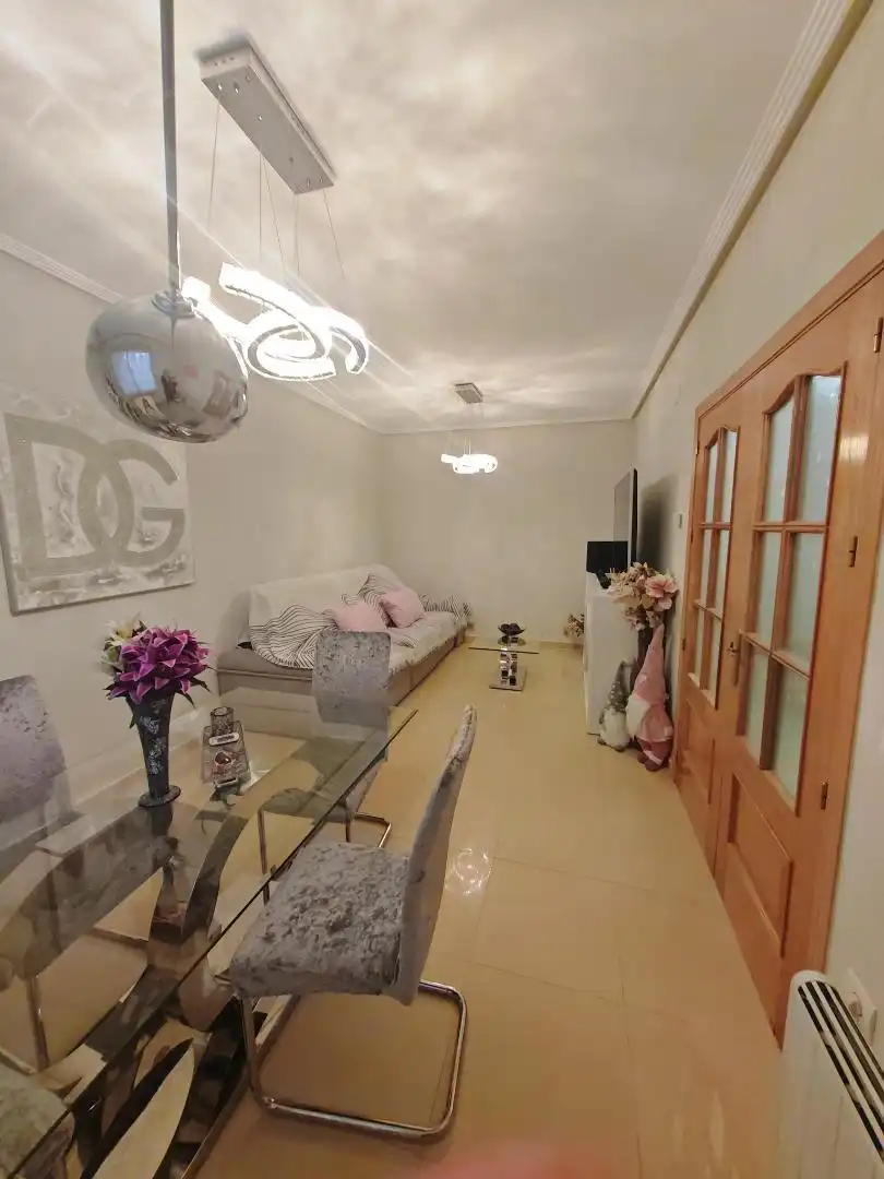 Casa adosada en venta en Calle Independencia, 24, Santa Cruz de Mudela Sala de estar de Casa adosada en venta en Santa Cruz de Mudela con Aire acondicionado, Calefacción y Amueblado