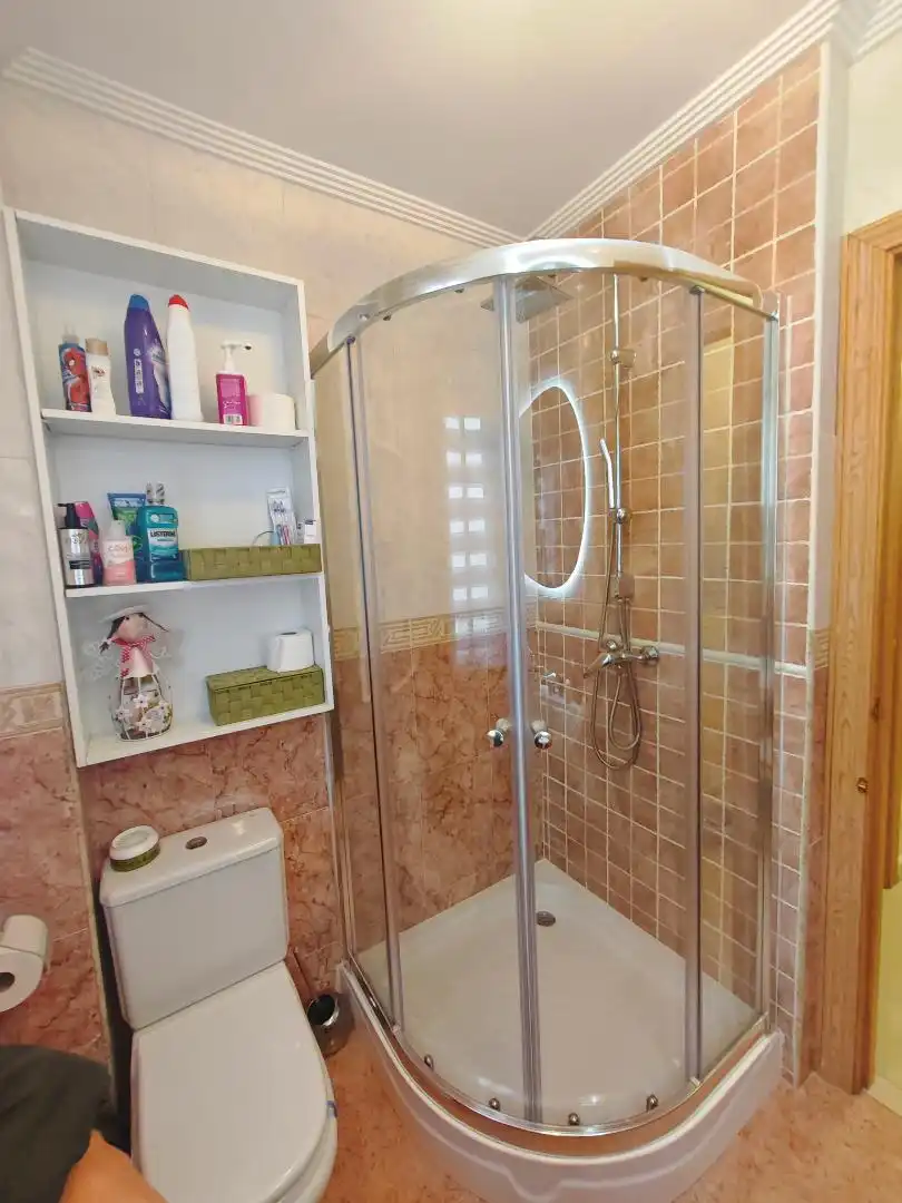 Casa adosada en venta en Calle Independencia, 24, Santa Cruz de Mudela Baño de Casa adosada en venta en Santa Cruz de Mudela con Aire acondicionado, Calefacción y Amueblado