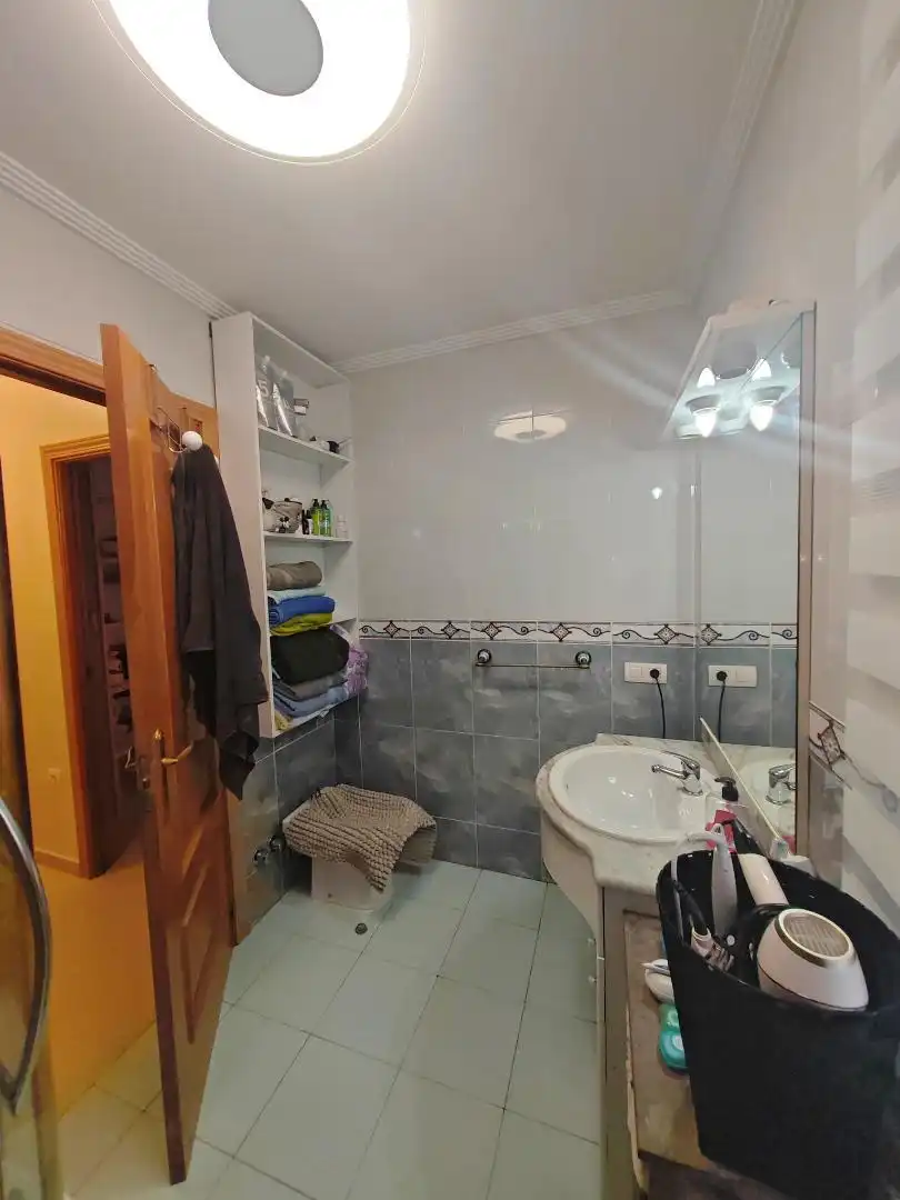 Casa adosada en venta en Calle Independencia, 24, Santa Cruz de Mudela Baño de Casa adosada en venta en Santa Cruz de Mudela con Aire acondicionado, Calefacción y Amueblado