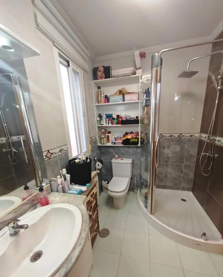Casa adosada en venta en Calle Independencia, 24, Santa Cruz de Mudela Baño de Casa adosada en venta en Santa Cruz de Mudela con Aire acondicionado, Calefacción y Amueblado