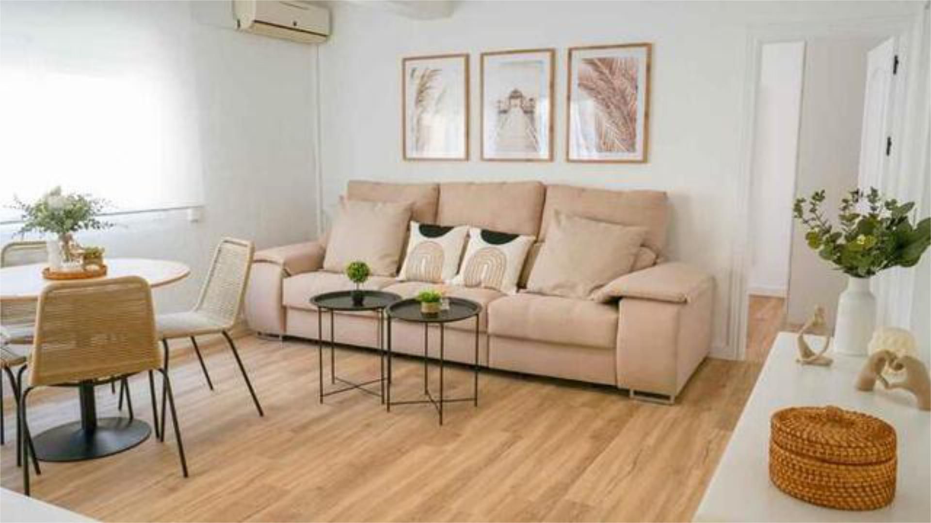 Sala de estar de Piso de alquiler en  Almería Capital