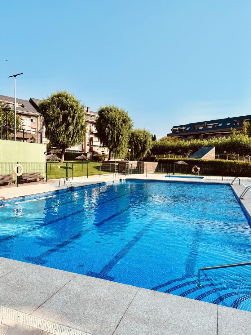 Swimming pool of Flat for sale in Majadahonda  with Air Conditioner, Heating and Parquet flooring