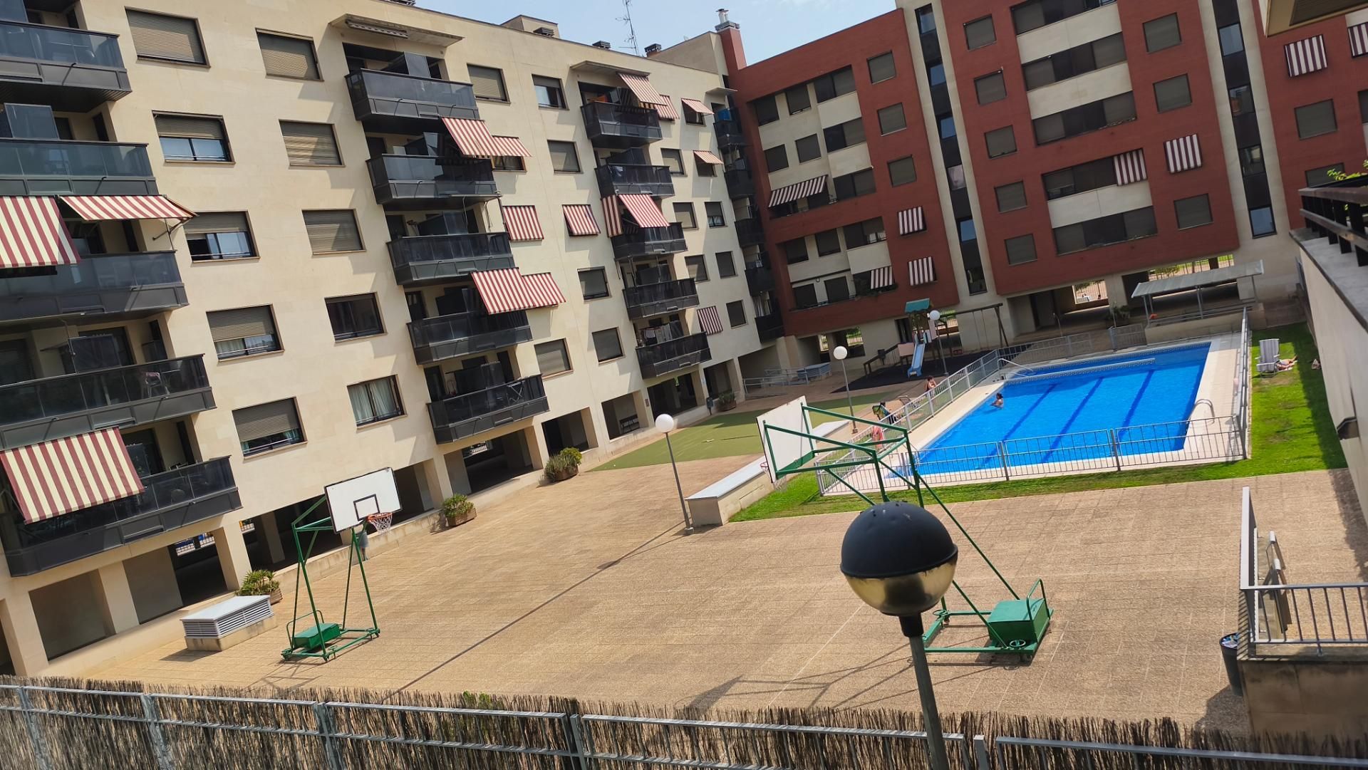 Vista exterior de Pis en venda en  Logroño amb Terrassa i Balcó