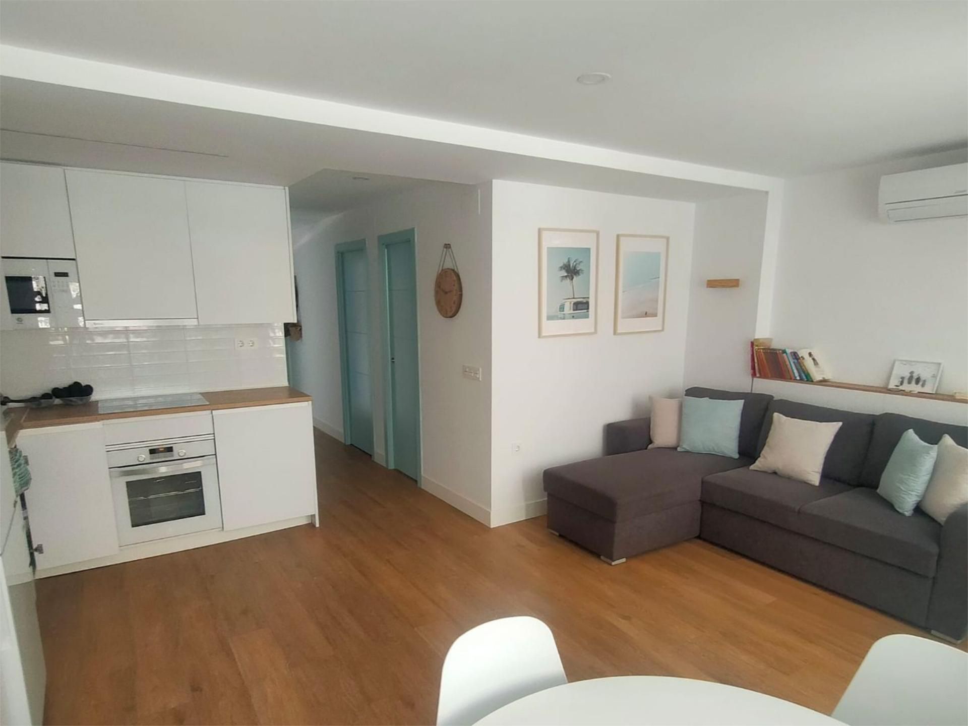 Sala d'estar de Apartament de lloguer en Almuñécar amb Aire condicionat, Terrassa i Piscina
