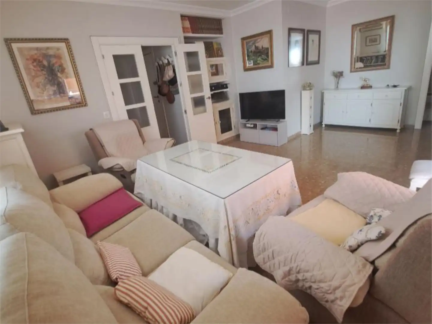 Flat for sale in Plaza el Polvorón, 1, Morón de la Frontera Living room of Flat for sale in Morón de la Frontera with Air Conditioner and Terrace