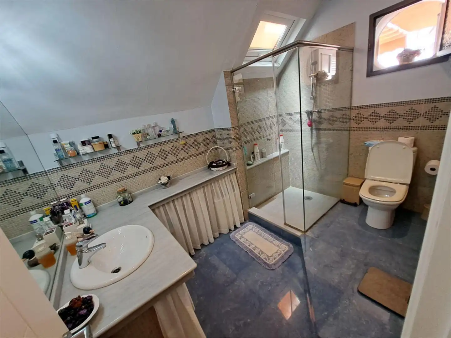 Flat for sale in Plaza el Polvorón, 1, Morón de la Frontera Bathroom of Flat for sale in Morón de la Frontera with Air Conditioner and Terrace