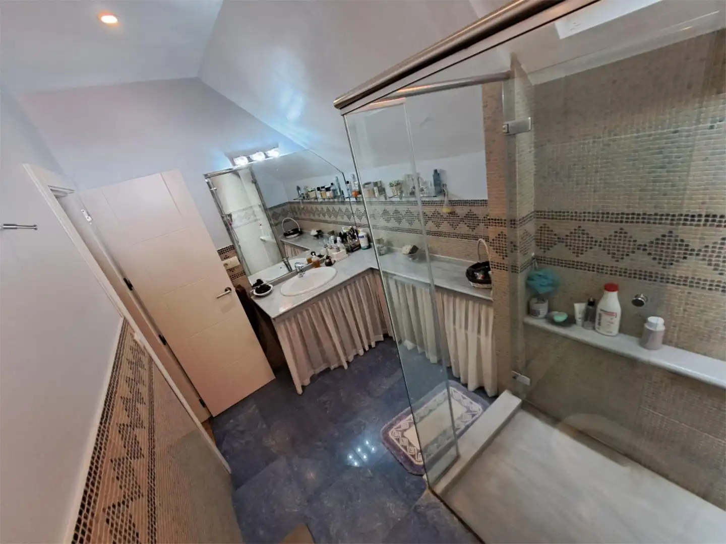 Flat for sale in Plaza el Polvorón, 1, Morón de la Frontera Bathroom of Flat for sale in Morón de la Frontera with Air Conditioner and Terrace