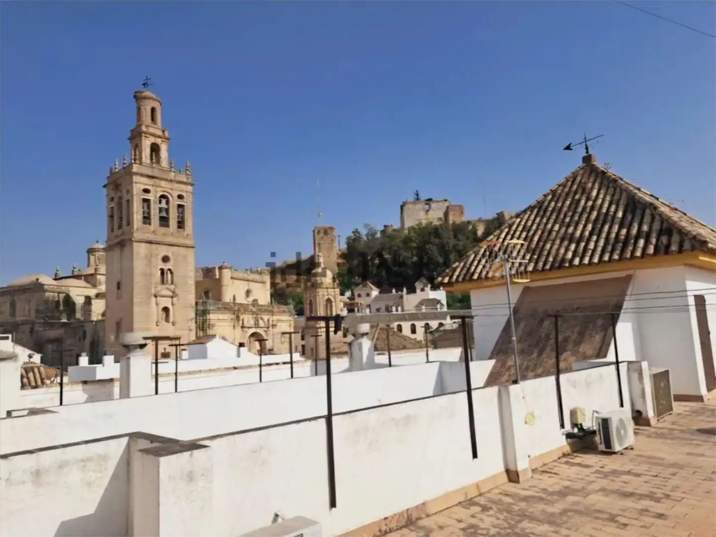 Flat for sale in Plaza el Polvorón, 1, Morón de la Frontera Exterior view of Flat for sale in Morón de la Frontera with Air Conditioner and Terrace