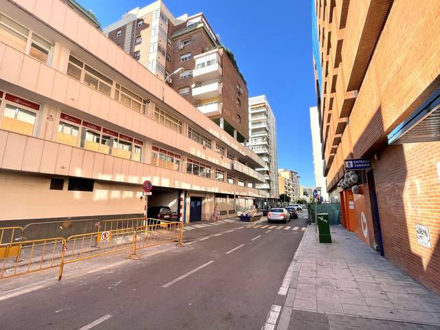 Garaje en Alquiler en Avenida de la República Argentina, 27A en Los Remedios