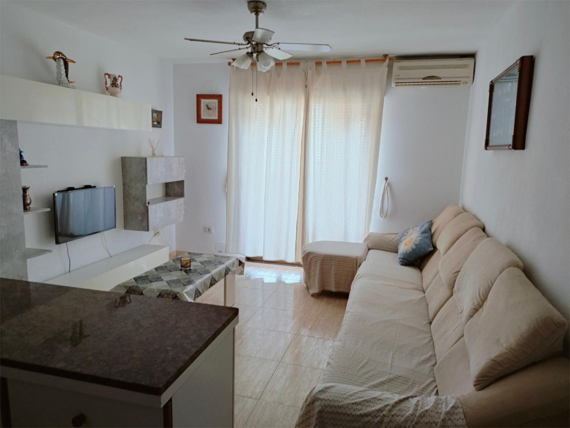 Sala de estar de Apartamento de alquiler en Oropesa del Mar / Orpesa con Aire acondicionado, Calefacción y Terraza
