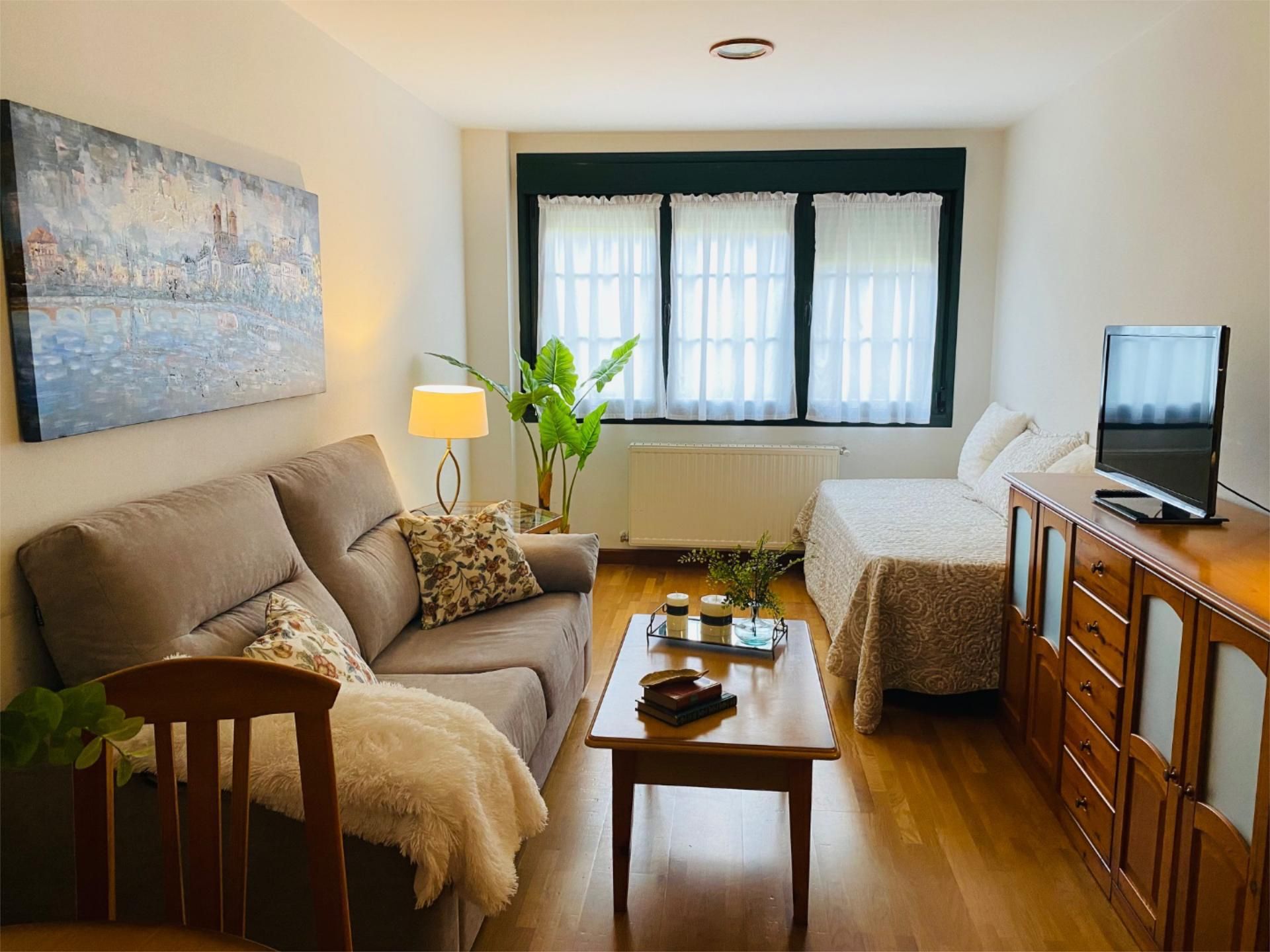 Sala de estar de Piso de alquiler en Llanes con Calefacción, Parquet y Trastero
