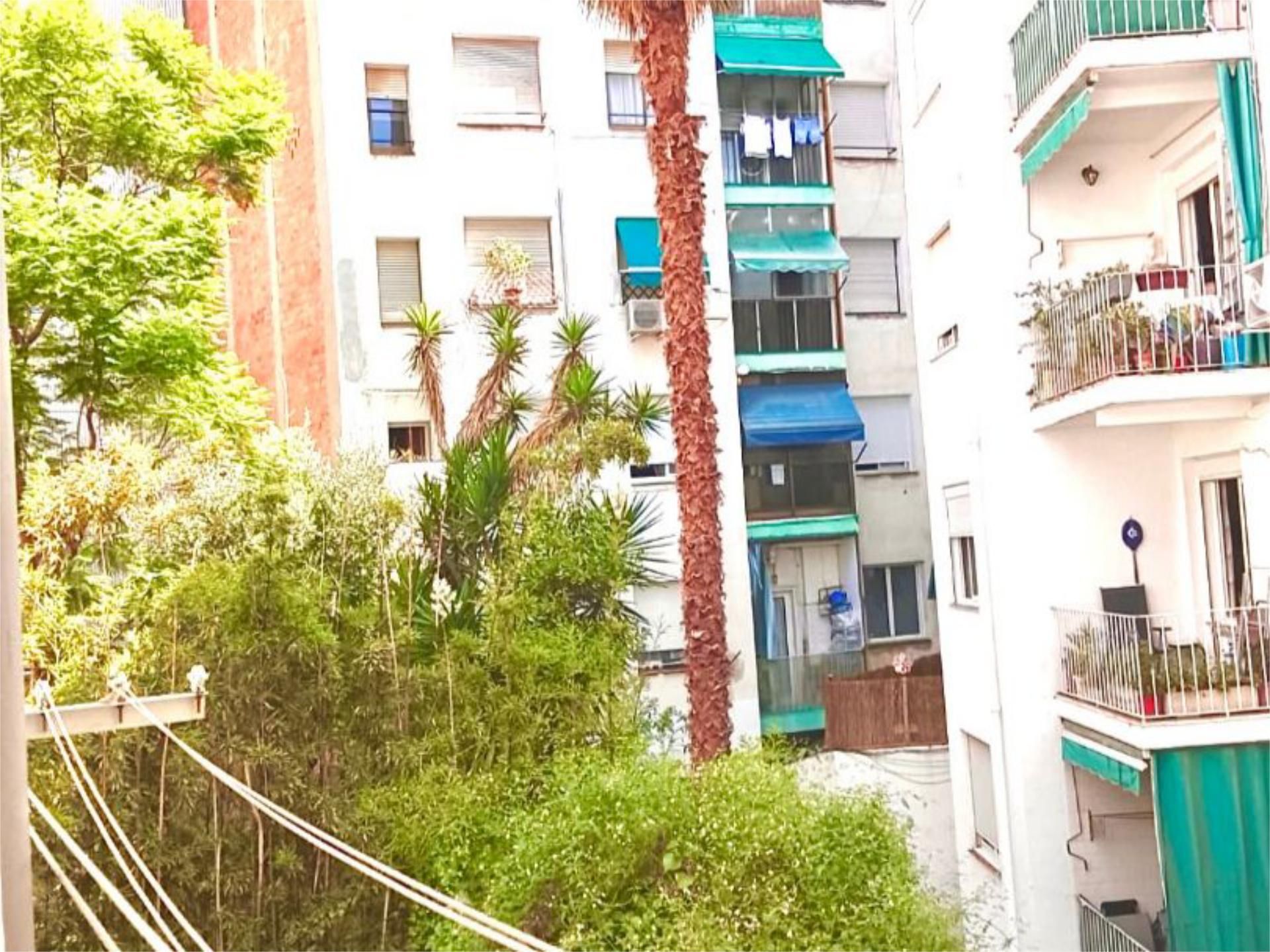 Exterior view of Flat for sale in  Barcelona Capital  with Heating